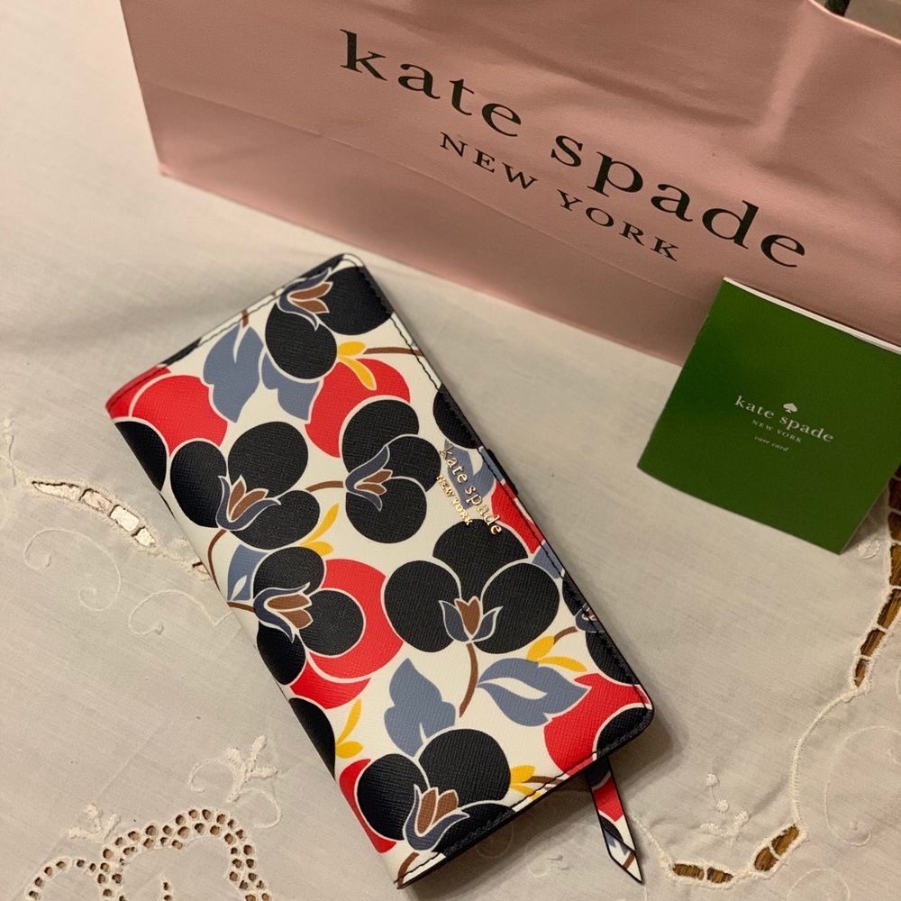 ♠️ Kate Spade Large Slim Bifold Wallet